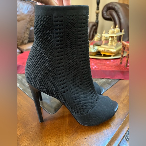 Steve Madden Black Heeled Peep Toe Bootie Fabric Size 8.5 - Picture 3 of 12